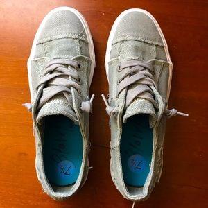 Ivy green blowfish sneakers size 7.5